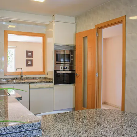 펜션 Townhouse New Golden Mile Bel Air - Eaw Homes 에스테포나