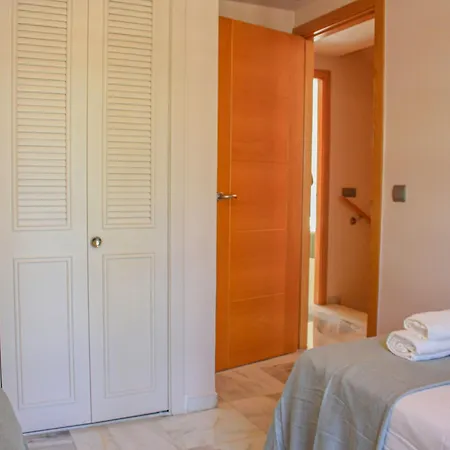 Townhouse New Golden Mile Bel Air - Eaw Homes 펜션