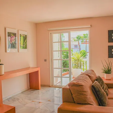 펜션 Townhouse New Golden Mile Bel Air - Eaw Homes 에스테포나